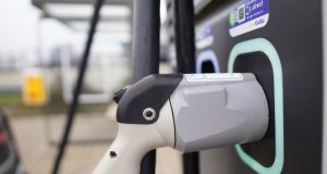 Proizvođači električnih vozila treba da se oslanjaju na alternativne izvore energije