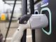 Punjenje električnih automobila na stubovima javne rasvete? Da li je to najjednostavnije rešenje?