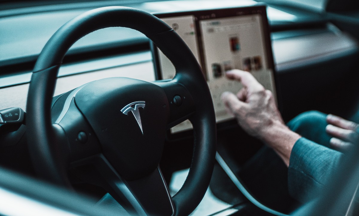 Nevolje u raju: Tesla povlači 11.704 vozila!