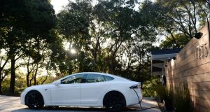 SITUACIJA ALARMANTNA: Više od polovine opština bez javnih punjača za električne automobile