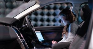 Hoće li auto-industrija uspešno proći kroz vreme tranzicije prema elektromobilnosti?