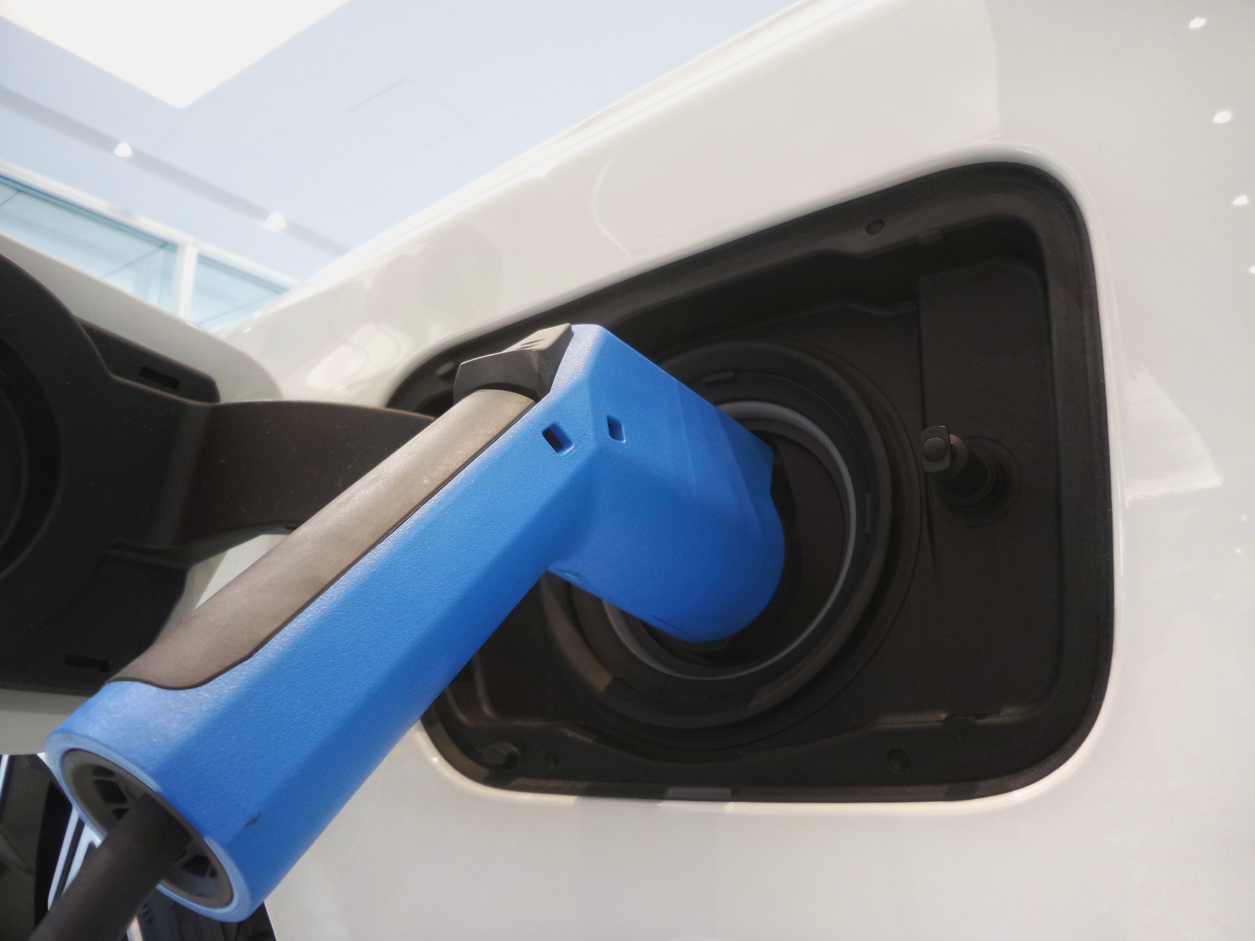 Dizelaši i benzinci će biti skuplji od električnih automobila – da li je ovo moguće?