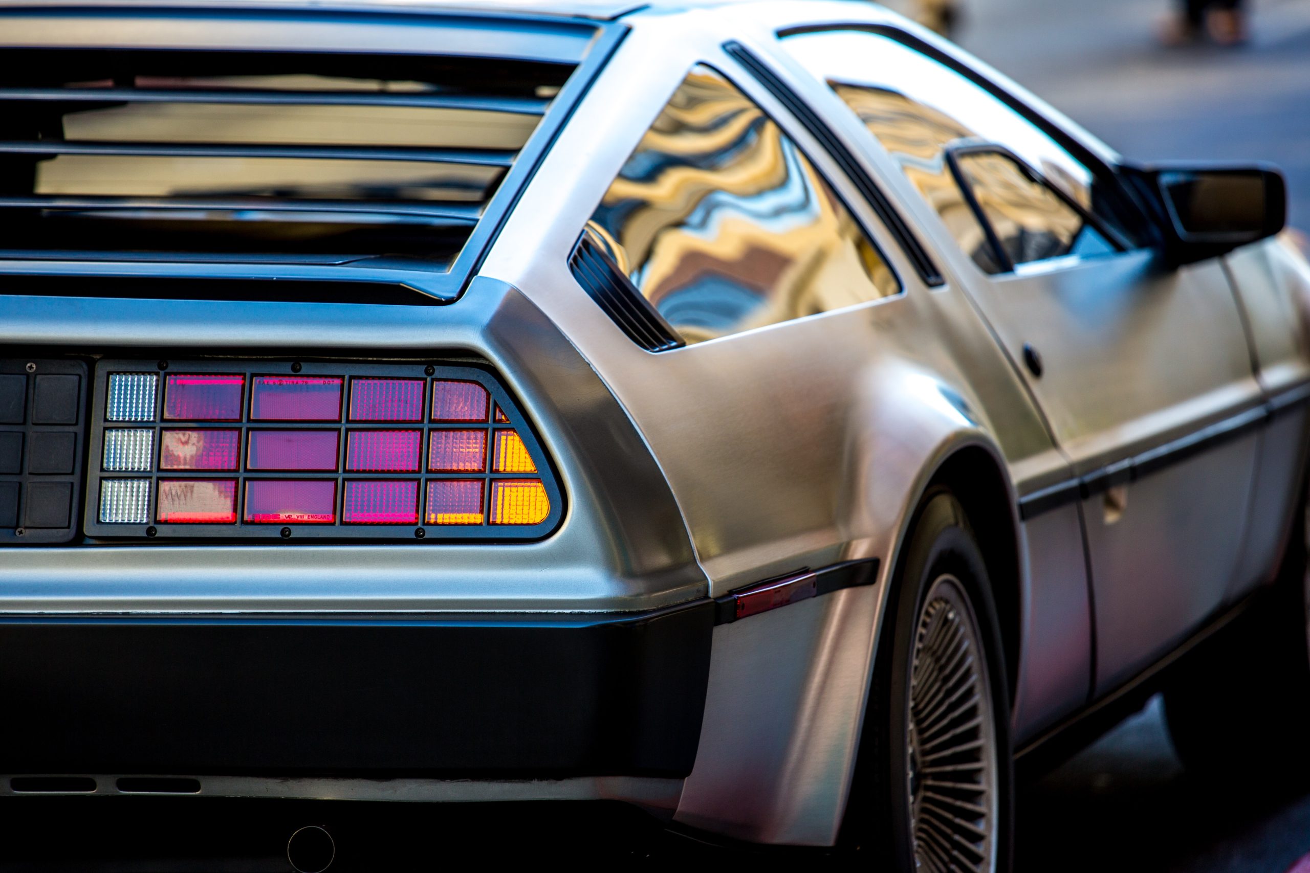 DeLorean objavio sliku svog novog električnog automobila!