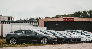 NEVOLJE U RAJU: Tesla opoziva 130.000 vozila!