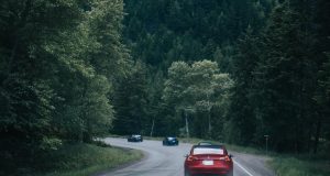 Podiže cene električnih automobila a otpušta radnike: Tesla ponovo zasluženo na meti kritika!