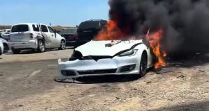 Zapalio se još jedan model Tesla električnog automobila! Sacramento Fire Department/Twitter