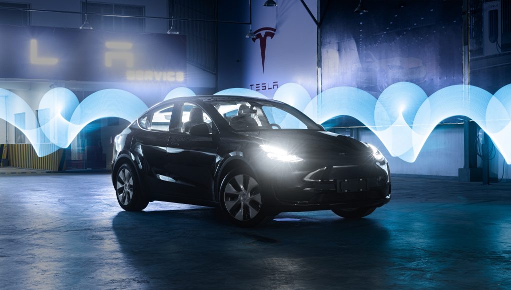 NAKON SVEGA: Teslini e-automobili iz fabrike u Nemačkoj samo u crnoj i beloj boji!