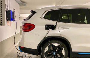 Električni automobili poskupljuju brzinom svetlosti!