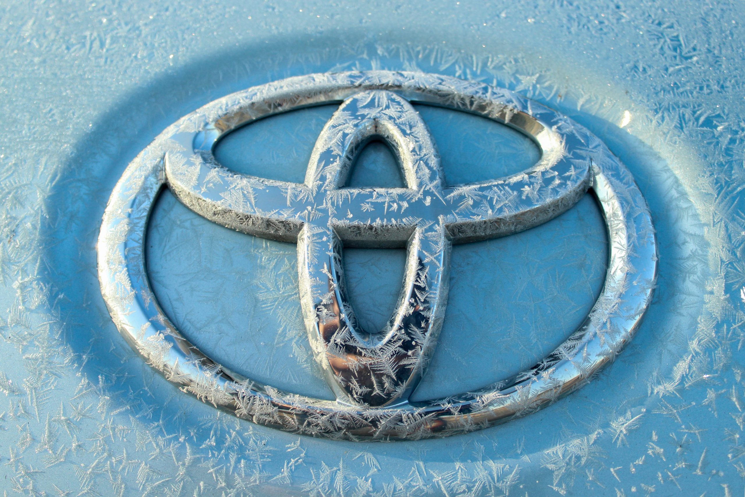 Zašto Toyota, najveći svetski proizvođač automobila, nije za potpunu elektrifikaciju vozila?