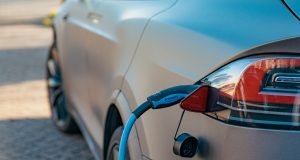 U Kaliforniji napeto: Vlasnici električnih automobila se mole da ne pune vozila?