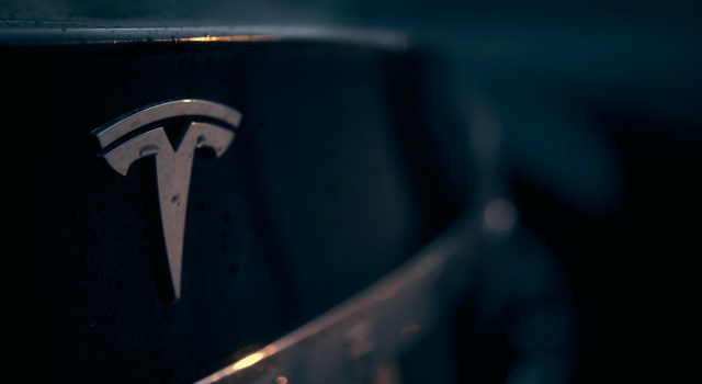 Novine u Teslinom taboru – stiže novi, jeftiniji električni automobil bez volana!