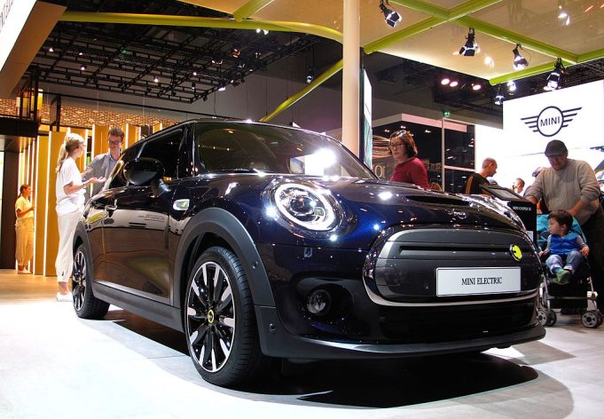 Urban i ekološki odgovoran: MINI Cooper SE u centru pažnje tokom septembra! https://commons.wikimedia.org/wiki/Rutger van der MaaR