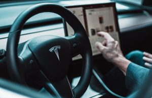 Nevolje u raju: Tesla povlači 11.704 vozila!