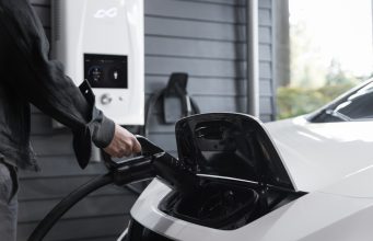 Da li je i kako Kina monopolizovala industriju električnih vozila?