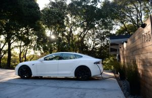 SITUACIJA ALARMANTNA: Više od polovine opština bez javnih punjača za električne automobile