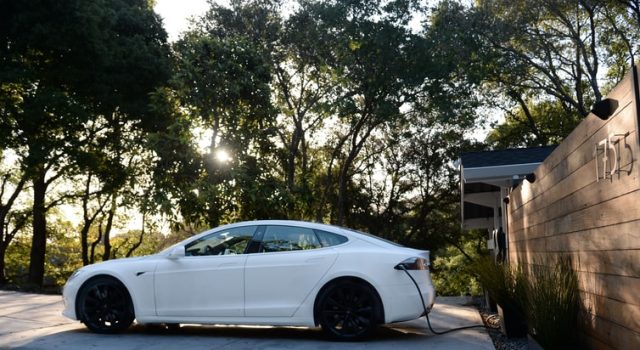 SITUACIJA ALARMANTNA: Više od polovine opština bez javnih punjača za električne automobile