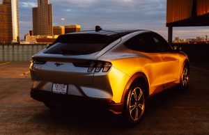 Želite da kupite električni automobil? Razmislite o sledećim savetima!