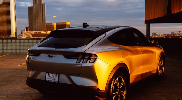 Želite da kupite električni automobil? Razmislite o sledećim savetima!