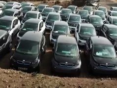 Desetine električnih BMW-a stoje napušteni na livadi!