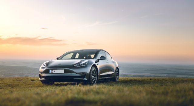 NEMA DALJE: Najjeftiniji Teslin model električnog automobila značajno poskupeo!