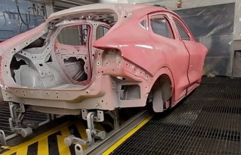 Novi električni Mustang Mach-E u roze boji? I to je moguće!