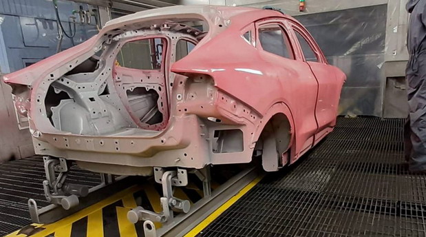 Novi električni Mustang Mach-E u roze boji? I to je moguće!