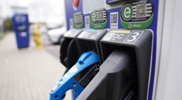 EU: Potvrđen kraj za benzince i dizelaše!