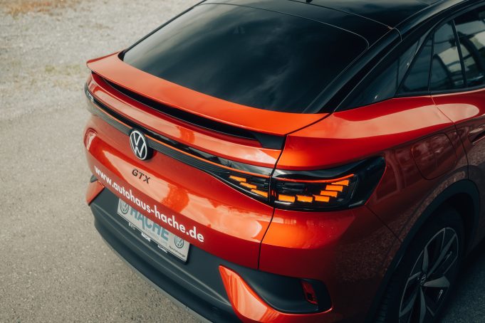 Volkswagen na korak da nadmaši Teslu, bar kada je prodaja električnih automobila u pitanju!