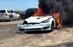 Zapalio se još jedan model Tesla električnog automobila! Sacramento Fire Department/Twitter