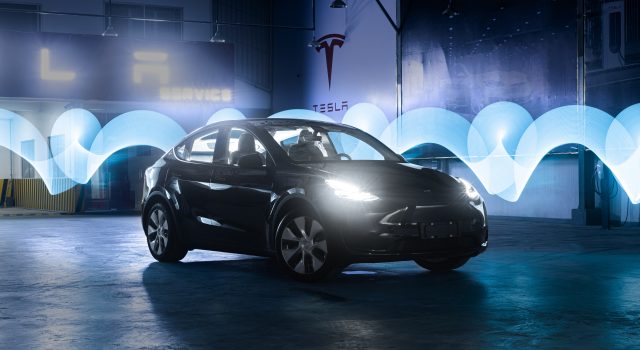 NAKON SVEGA: Teslini e-automobili iz fabrike u Nemačkoj samo u crnoj i beloj boji!