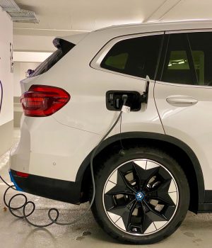 Električni automobili poskupljuju brzinom svetlosti!