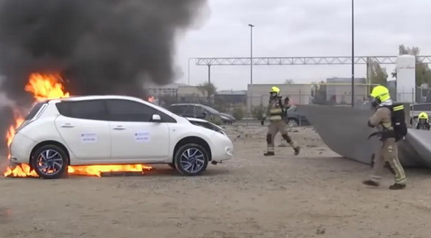 Pronađen najbezbedniji način za gašenje požara na električnim automobilima?