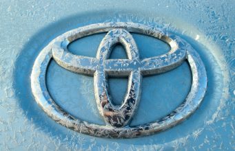 Zašto Toyota, najveći svetski proizvođač automobila, nije za potpunu elektrifikaciju vozila?