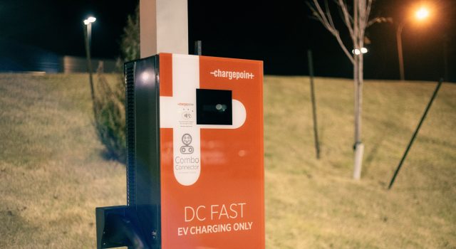 Punjenje električnih automobila u Evropi značajno poskupelo