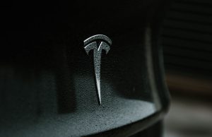 Tesla skinut sa trona: Više ne dominira na tržištu električnih automobila